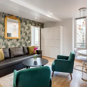 https://cosy-2-bedrooms-1-bathroom-apartment-le-marais-pompidou-paris.fr-paris.fr